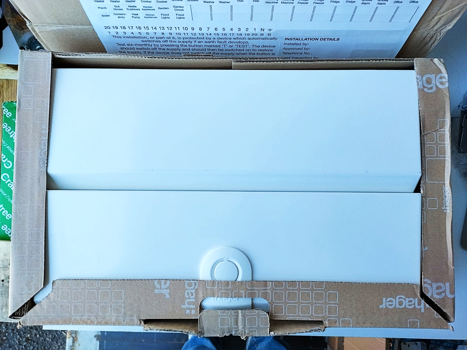 Hager 100A 10-14 Way Metal Consumer Unit (BDA9HBM) - Image 5