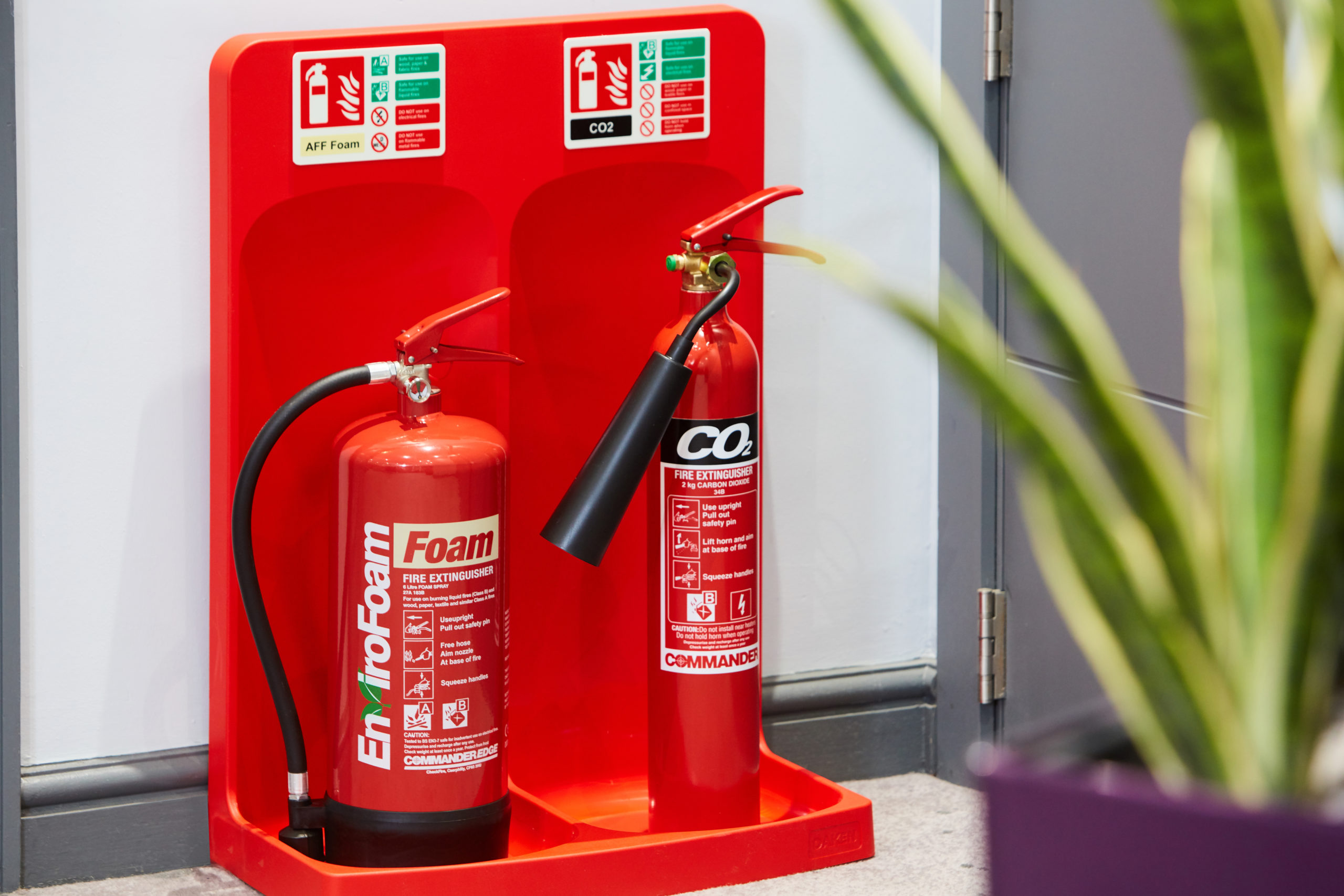 CommanderEDGE 6L EnviroFoam Fire Extinguisher - Image 2